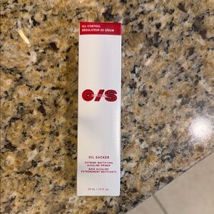 ONE/SIZE Oil Sucker Extreme Mattifying Alkaline Primer - Red and White